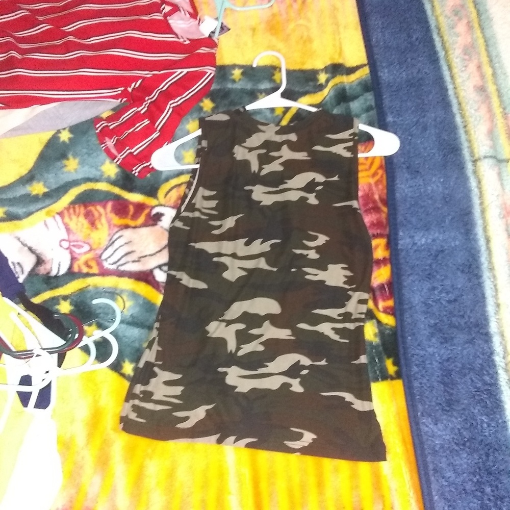 Camo no sleeve shirt